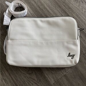 Lug- Delta 17” Laptop case-Matte Luxe -White